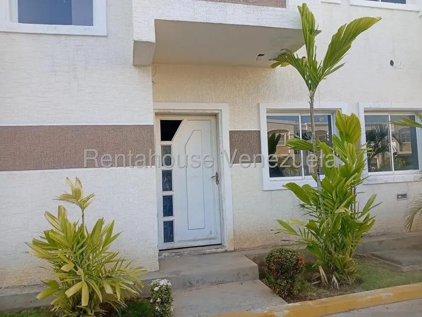 Townhouse (Duplex) en Venta en Avenida 34, Zulia - 2