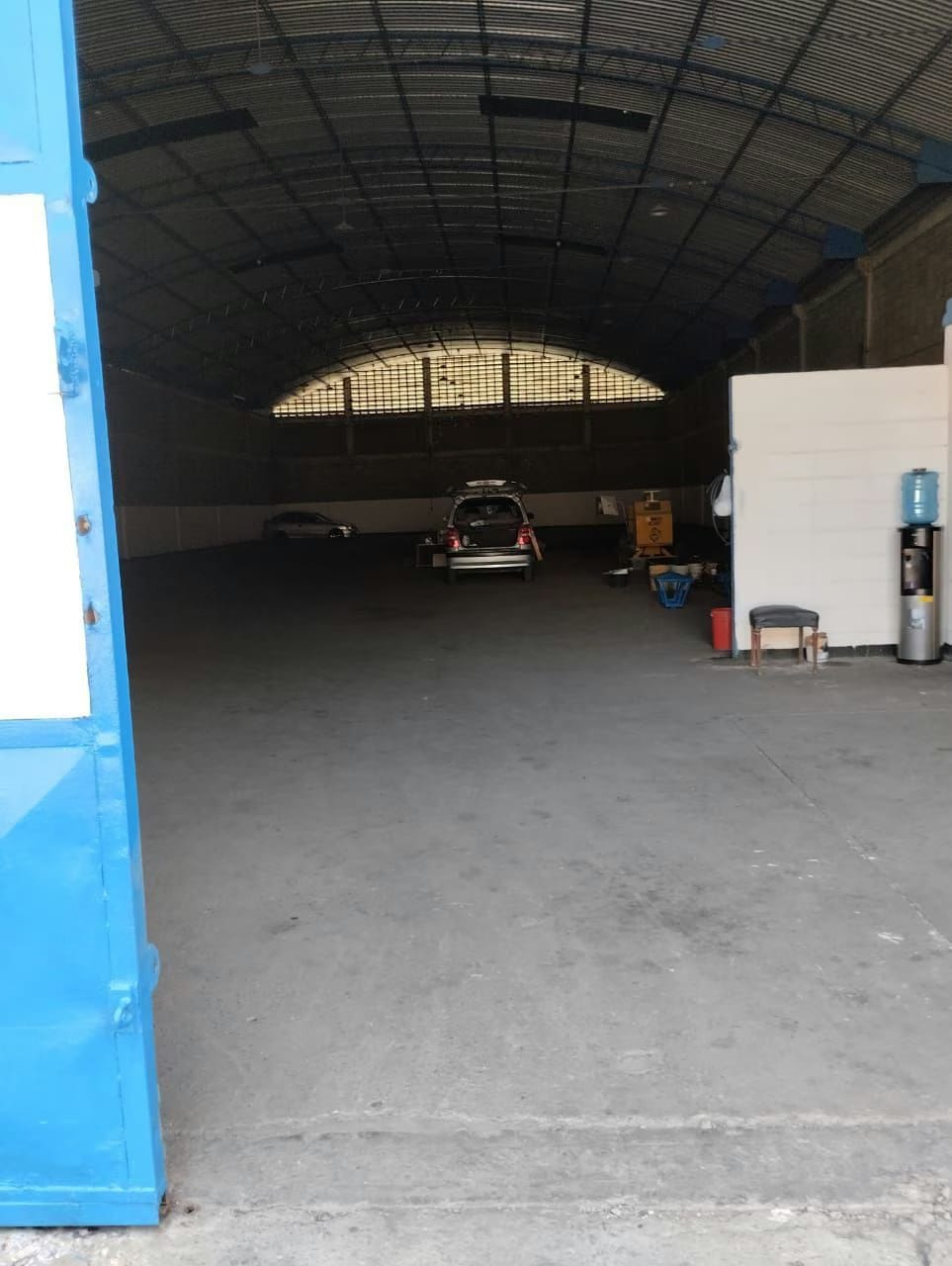 EN ALQUILER GALPÓN DE 1.100 MTS2 CONJUNTO CERRADO