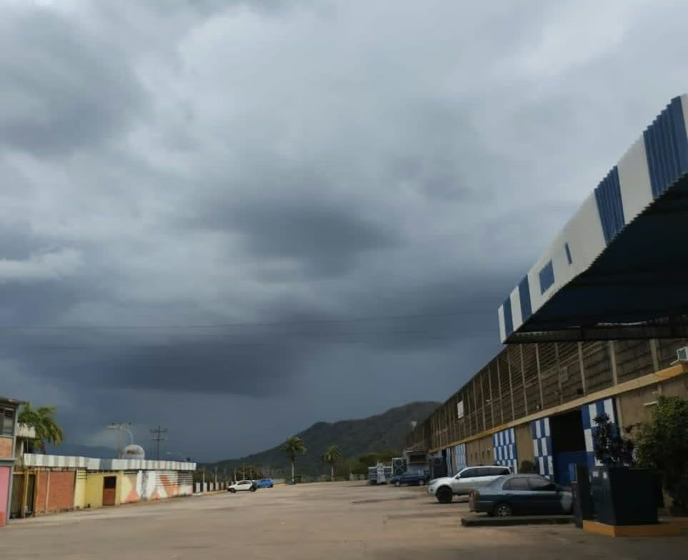 EN ALQUILER GALPÓN DE 1.100 MTS2 CONJUNTO CERRADO - 2