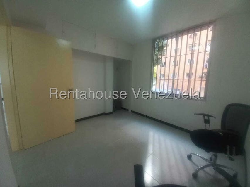 Comercial (Oficina) en Alquiler en La Florida, Distrito Metropolitano - 12