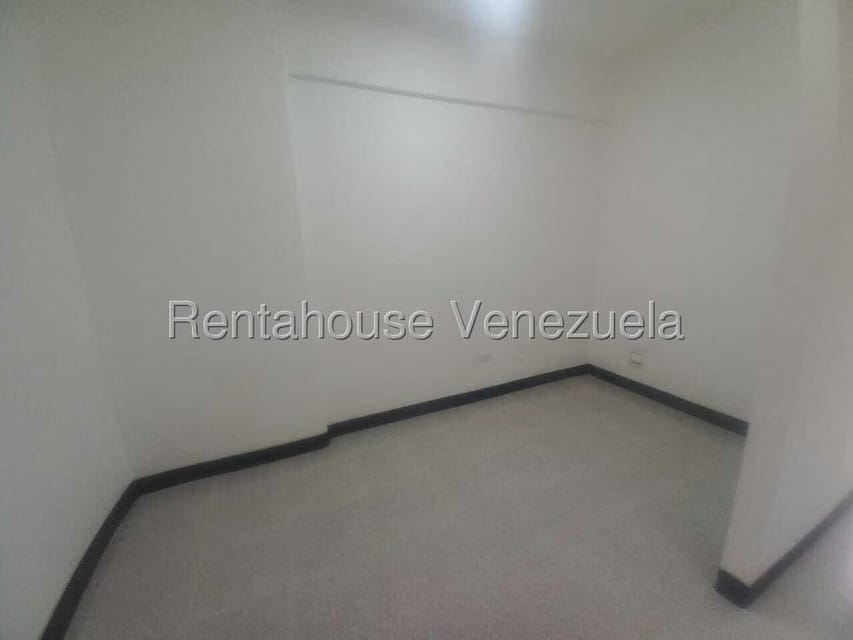 Comercial (Oficina) en Alquiler en La Florida, Distrito Metropolitano - 13