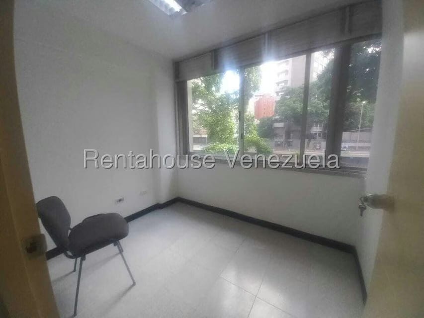 Comercial (Oficina) en Alquiler en La Florida, Distrito Metropolitano - 19