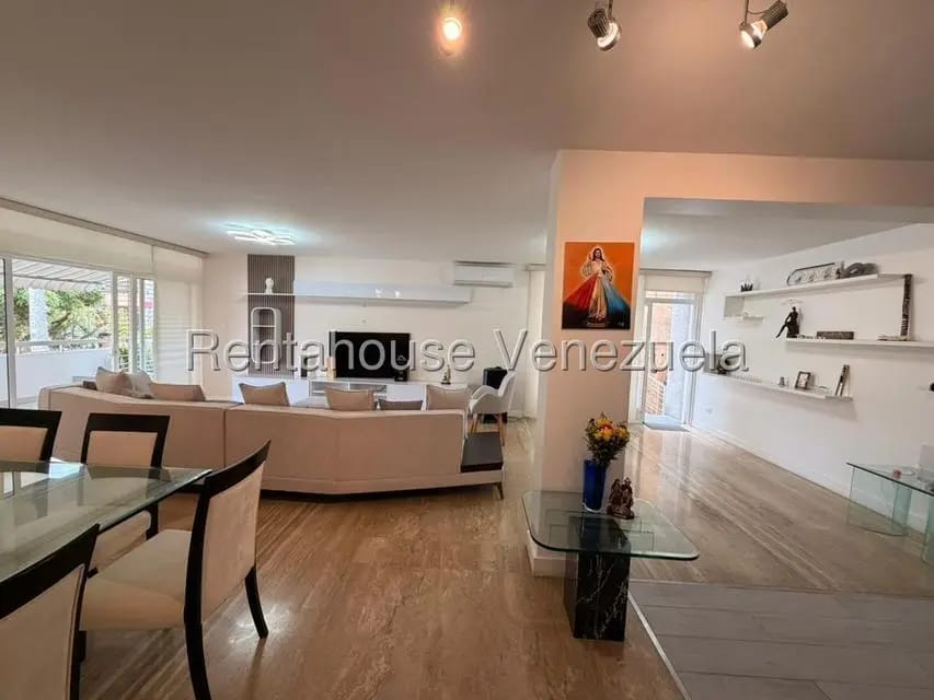 Apartamento (1 Nivel) en Venta en La Florida, Distrito Metropolitano - 3