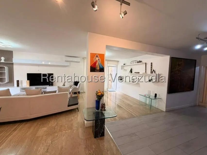 Apartamento (1 Nivel) en Venta en La Florida, Distrito Metropolitano - 4