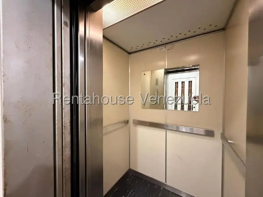 Apartamento (1 Nivel) en Venta en La Florida, Distrito Metropolitano - 35