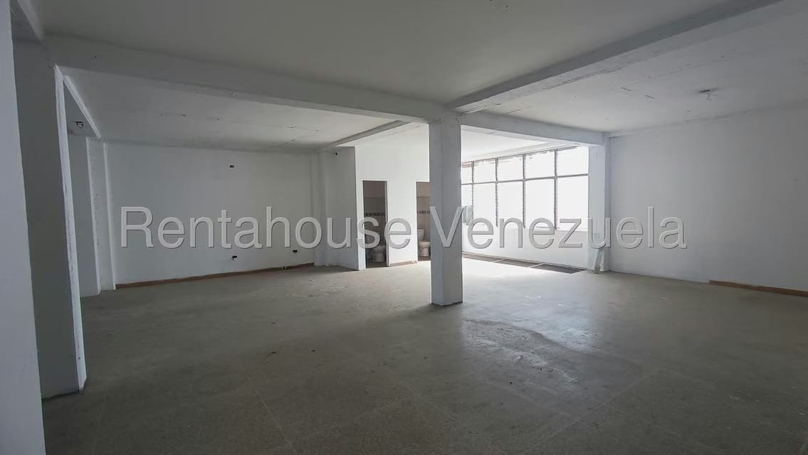Comercial (Galpon - Deposito) en Alquiler en Catia, Distrito Metropolitano - 2