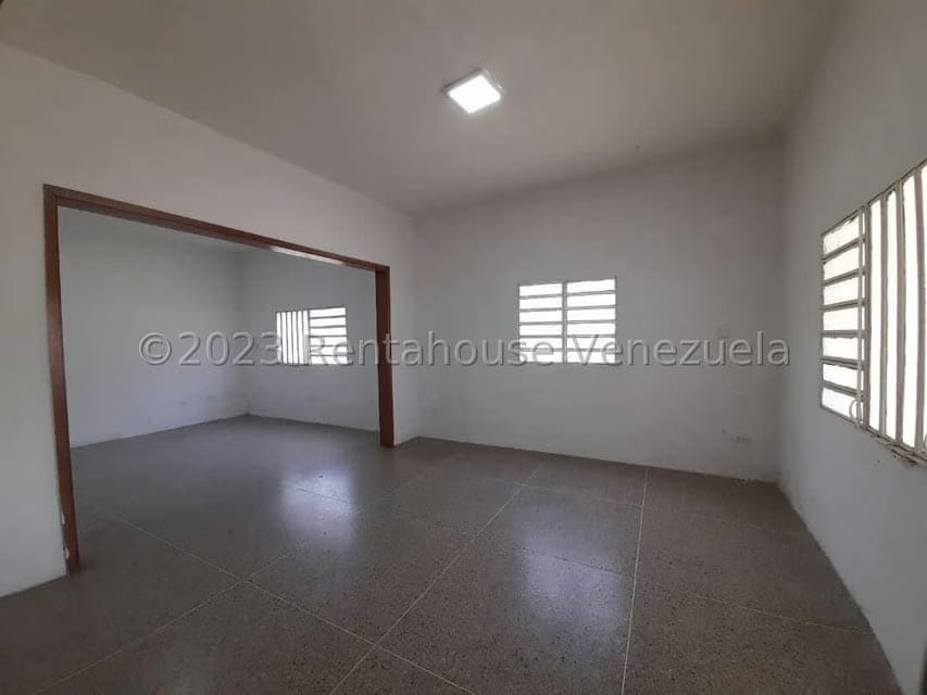 Comercial (Local Comercial) en Alquiler en Parroquia Catedral, Lara - 2