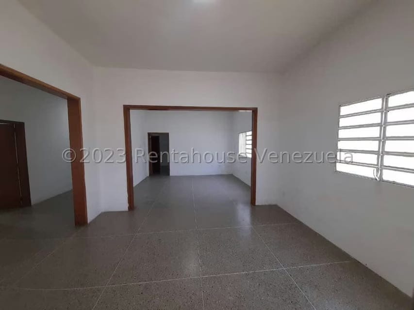 Comercial (Local Comercial) en Alquiler en Parroquia Catedral, Lara - 4