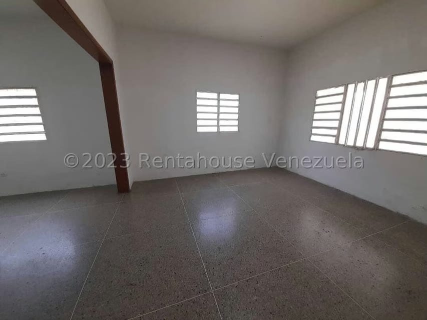Comercial (Local Comercial) en Alquiler en Parroquia Catedral, Lara - 5