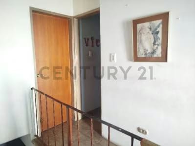 Casa en Venta de 2 niveles, Urbanización las Rosas - Guatire - 4