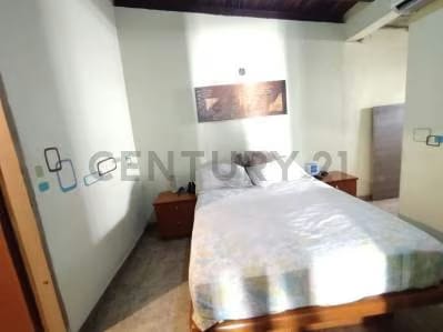 Casa en Venta de 2 niveles, Urbanización las Rosas - Guatire - 9