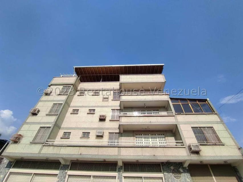 Apartamento (Duplex) en Venta en Lourdes, Aragua - 45