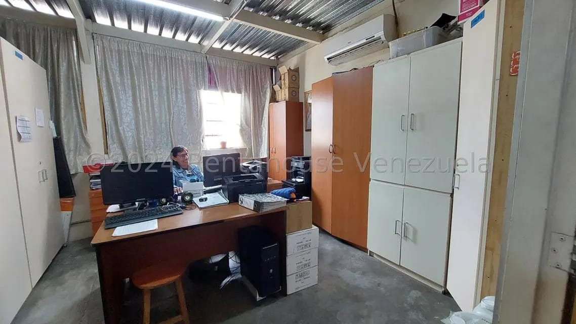 Comercial (Galpon - Deposito) en Venta en Prado de Maria, Distrito Metropolitano - 94