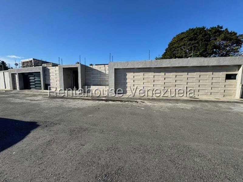 Casa (Duplex) en Venta en Cumbres de Curumo, Distrito Metropolitano