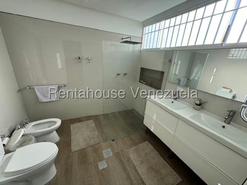 Casa (Duplex) en Venta en Cumbres de Curumo, Distrito Metropolitano - 15