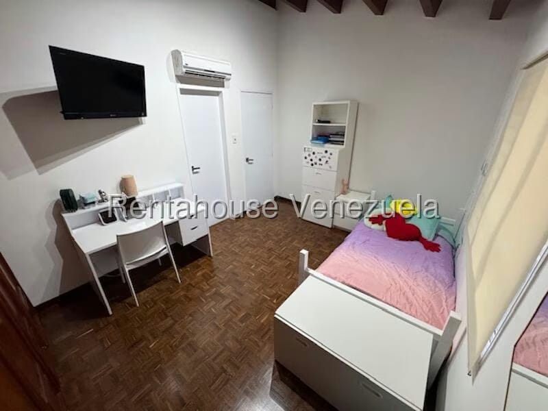 Casa (Duplex) en Venta en Cumbres de Curumo, Distrito Metropolitano - 17