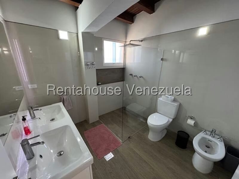Casa (Duplex) en Venta en Cumbres de Curumo, Distrito Metropolitano - 23