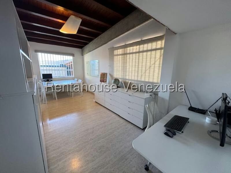 Casa (Duplex) en Venta en Cumbres de Curumo, Distrito Metropolitano - 27