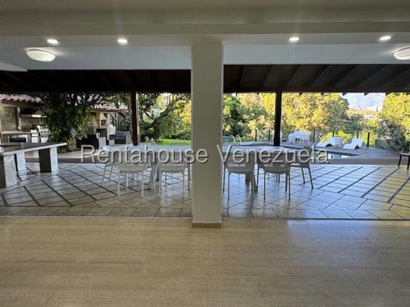 Casa (Duplex) en Venta en Cumbres de Curumo, Distrito Metropolitano - 35