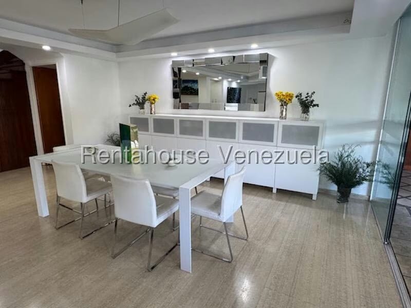 Casa (Duplex) en Venta en Cumbres de Curumo, Distrito Metropolitano - 36