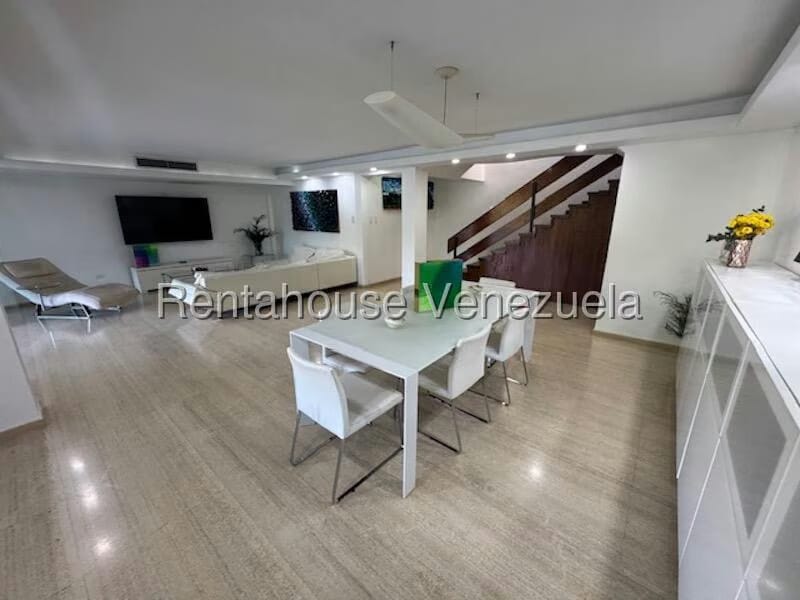 Casa (Duplex) en Venta en Cumbres de Curumo, Distrito Metropolitano - 38