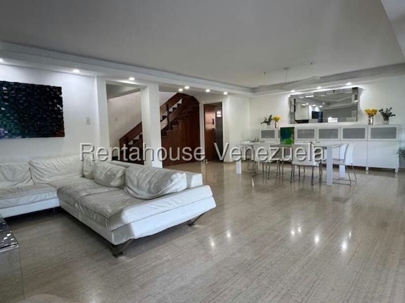 Casa (Duplex) en Venta en Cumbres de Curumo, Distrito Metropolitano - 6