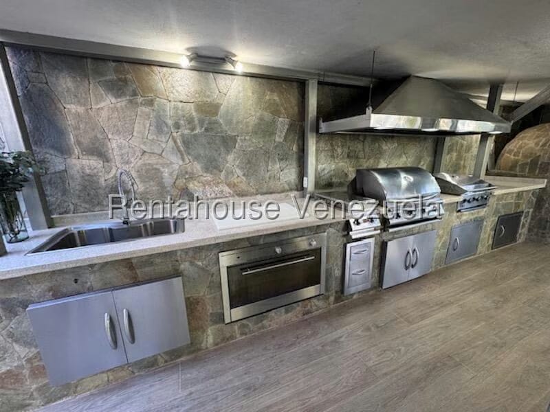 Casa (Duplex) en Venta en Cumbres de Curumo, Distrito Metropolitano - 57