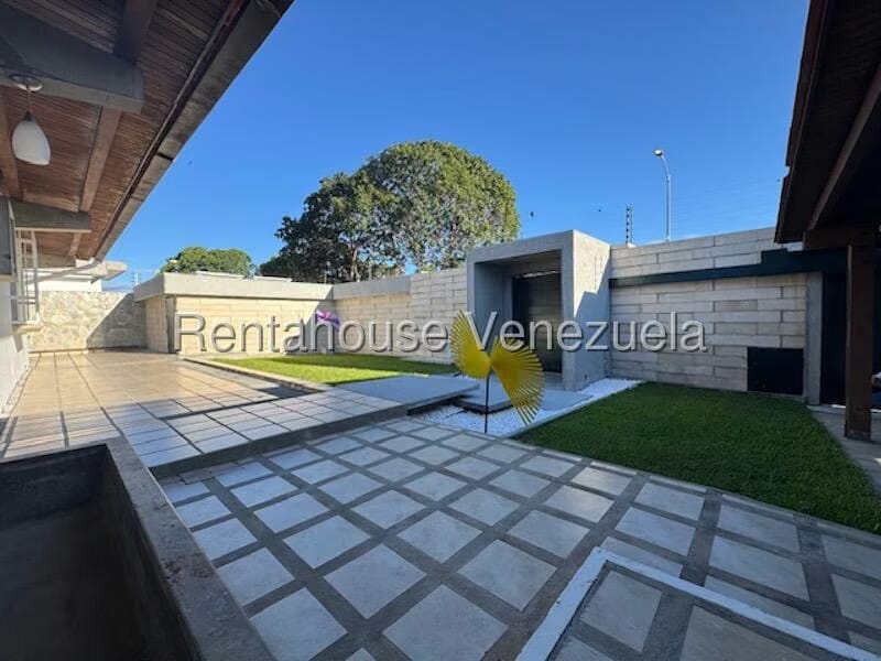 Casa (Duplex) en Venta en Cumbres de Curumo, Distrito Metropolitano - 65