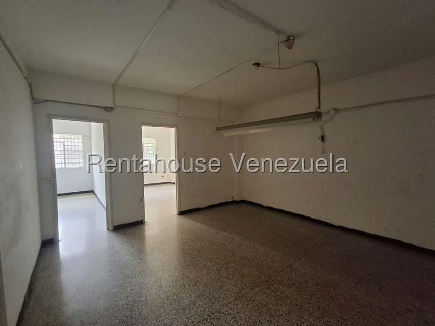 Comercial (Edificio) en Alquiler en Catia, Distrito Metropolitano - 11