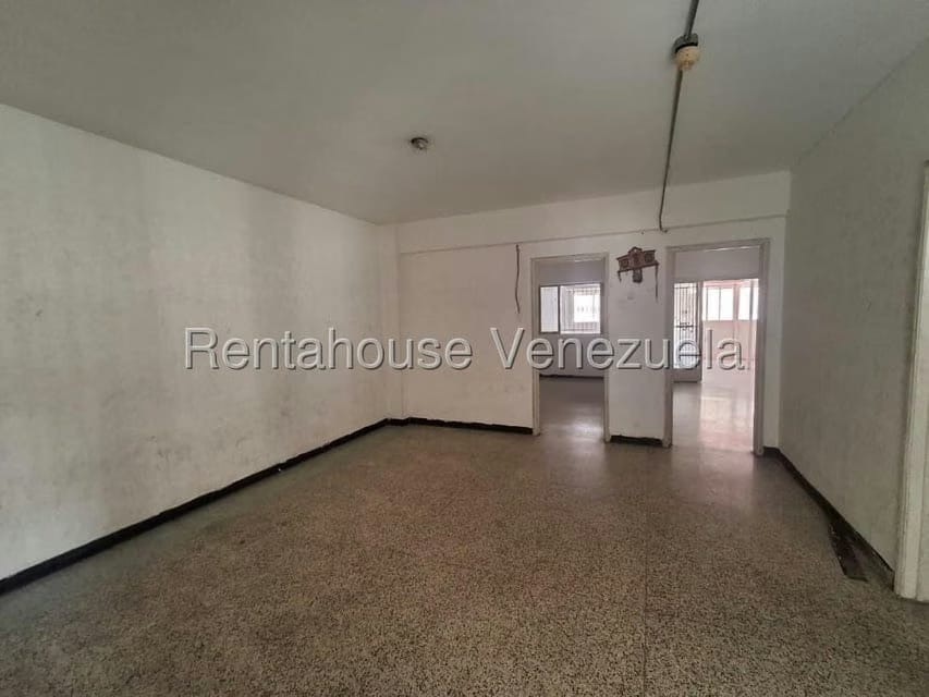 Comercial (Edificio) en Alquiler en Catia, Distrito Metropolitano - 15