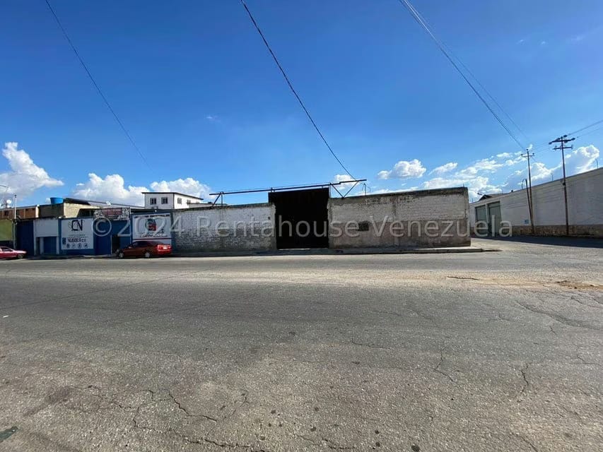 Comercial (Galpon - Deposito) en Alquiler en Zona Industrial 1, Lara - 2