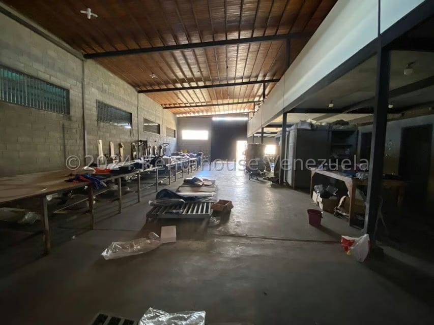 Comercial (Galpon - Deposito) en Alquiler en Zona Industrial 1, Lara - 18