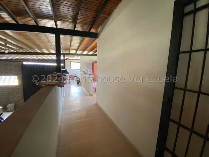 Comercial (Galpon - Deposito) en Alquiler en Zona Industrial 1, Lara - 24