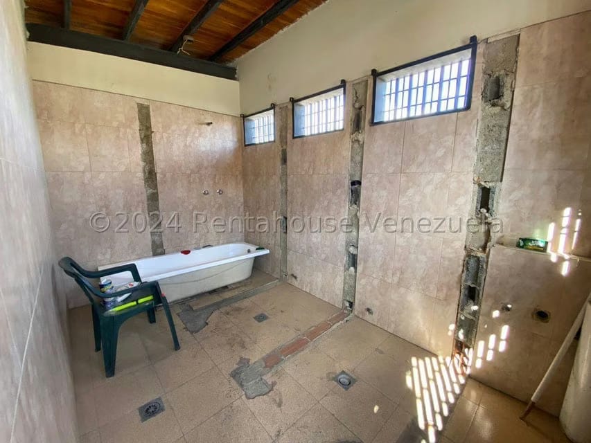 Comercial (Galpon - Deposito) en Alquiler en Zona Industrial 1, Lara - 27