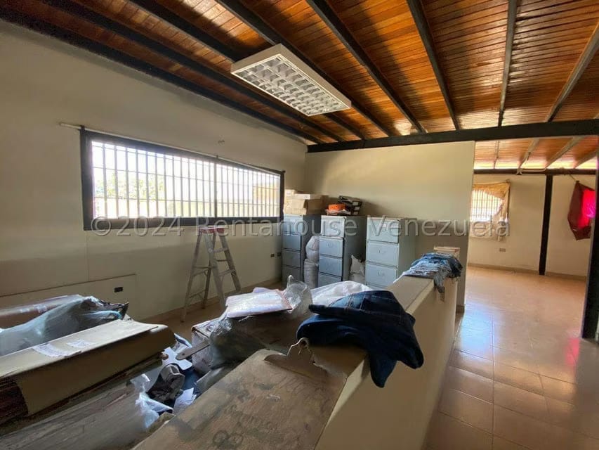 Comercial (Galpon - Deposito) en Alquiler en Zona Industrial 1, Lara - 31