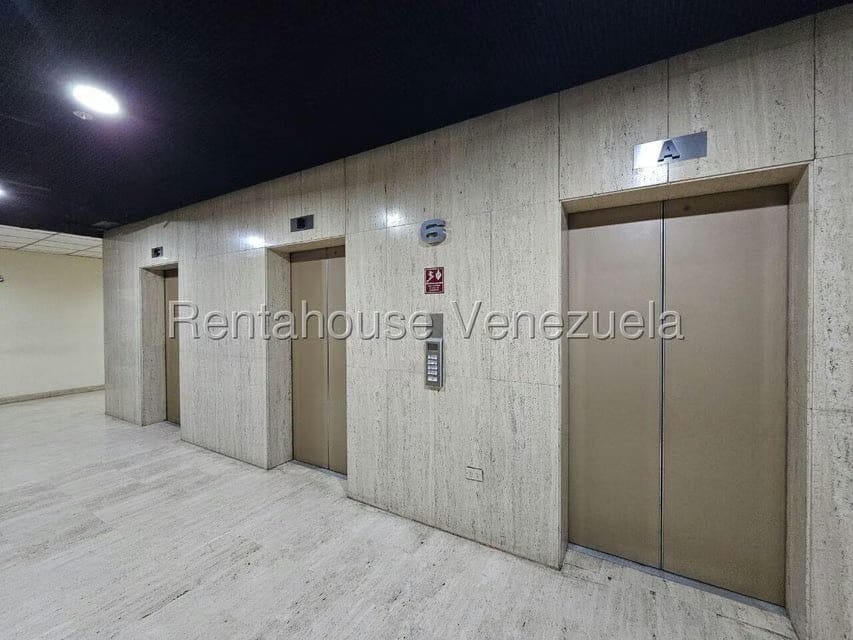 Comercial (Oficina) en Alquiler en Parroquia La Candelaria, Distrito Metropolitano - 36