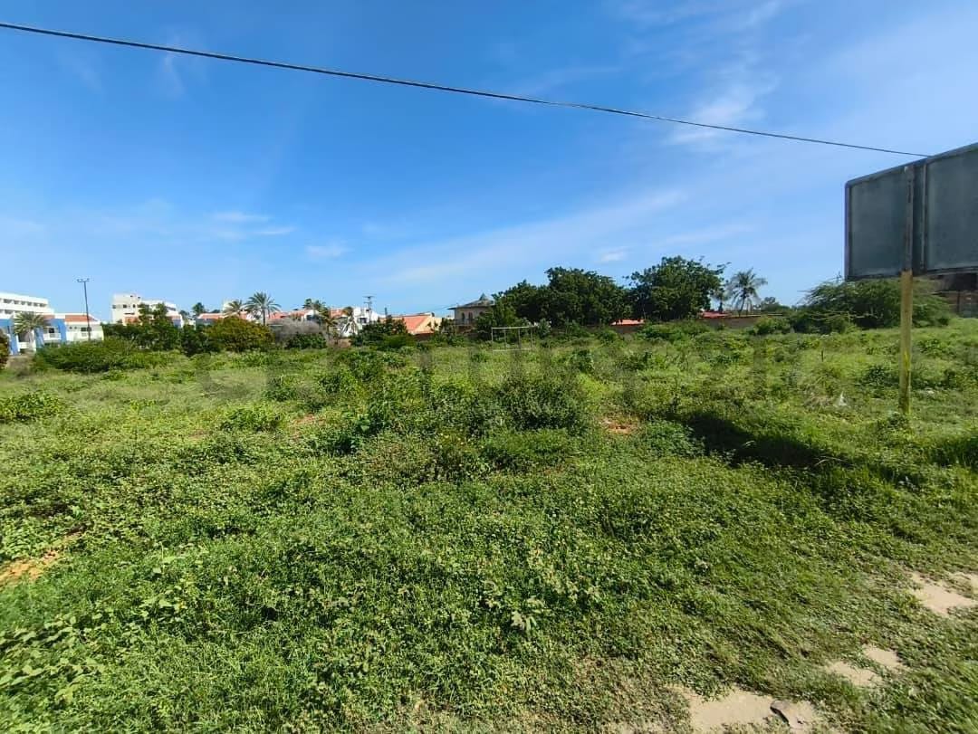EXCELENTE TERRENO EN LA AVENIDA 31 DE JULIO A POCOS METROS DE PLAYA EL AGUA - 2
