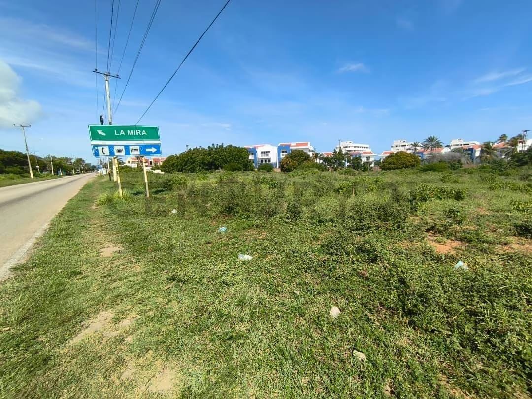 EXCELENTE TERRENO EN LA AVENIDA 31 DE JULIO A POCOS METROS DE PLAYA EL AGUA - 3