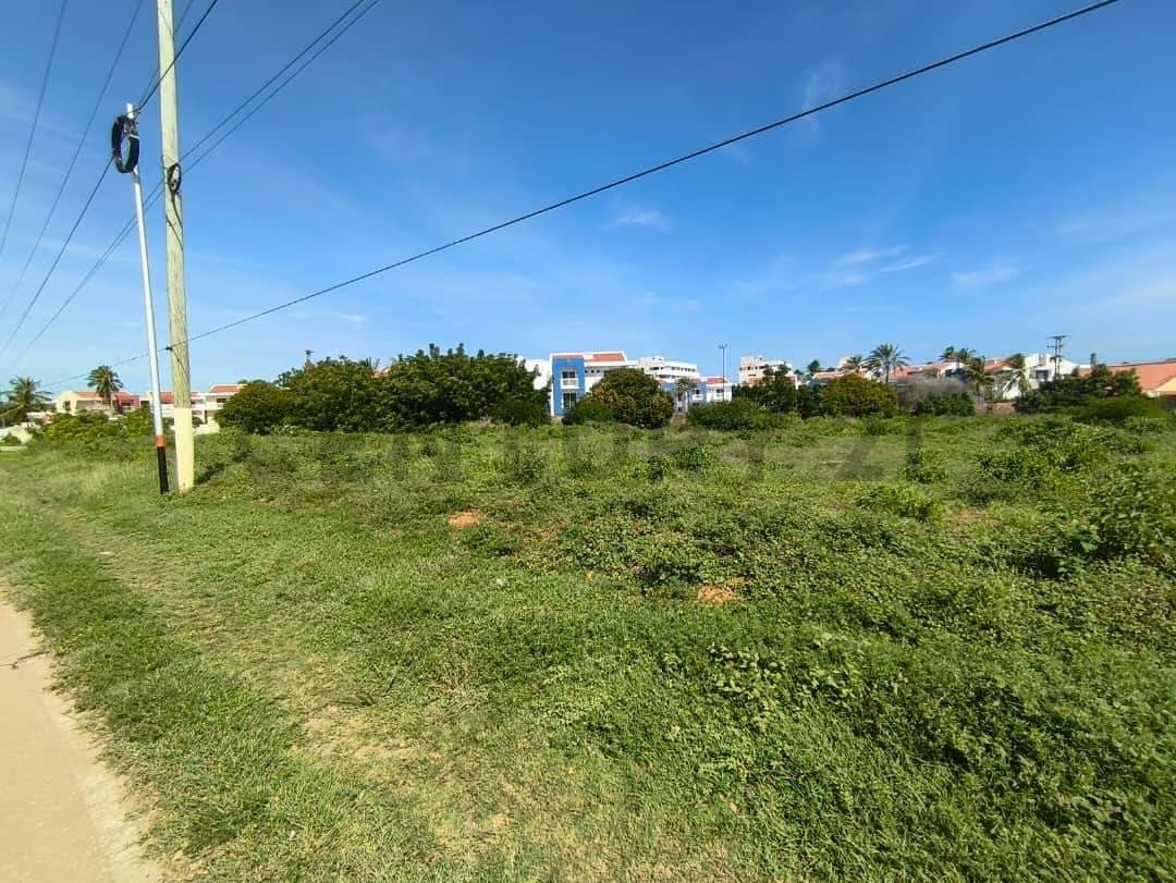 EXCELENTE TERRENO EN LA AVENIDA 31 DE JULIO A POCOS METROS DE PLAYA EL AGUA - 4