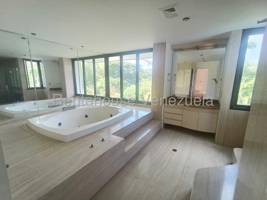 Casa (Multipes Niveles) en Venta en La Lagunita Country Club, Distrito Metropolitano - 48