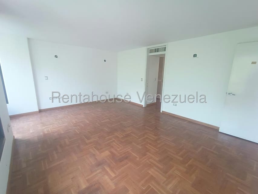 Casa (Multipes Niveles) en Venta en La Lagunita Country Club, Distrito Metropolitano - 60