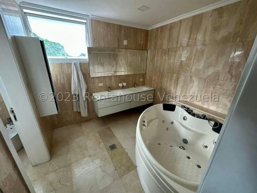 Casa (Multipes Niveles) en Venta en La Lagunita Country Club, Distrito Metropolitano - 25