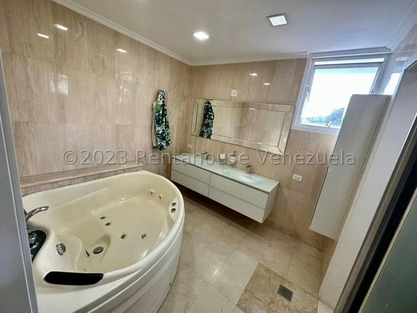 Casa (Multipes Niveles) en Venta en La Lagunita Country Club, Distrito Metropolitano - 30