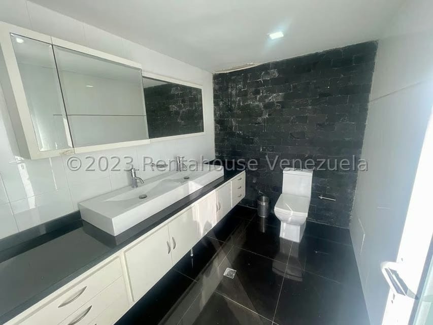 Casa (Multipes Niveles) en Venta en La Lagunita Country Club, Distrito Metropolitano - 56