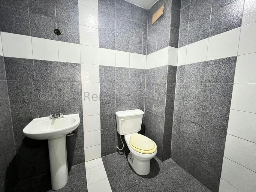 Comercial (Local Comercial) en Alquiler en Petare, Distrito Metropolitano - 5