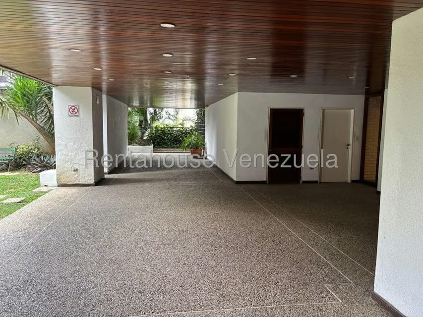 Apartamento (1 Nivel) en Alquiler en Los Palos Grandes, Distrito Metropolitano - 2