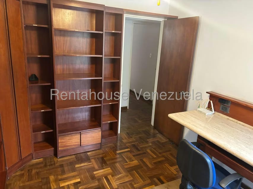 Apartamento (1 Nivel) en Alquiler en Los Palos Grandes, Distrito Metropolitano - 11