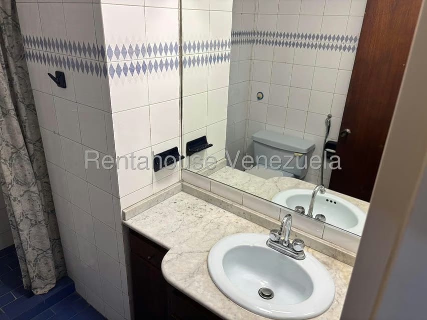 Apartamento (1 Nivel) en Alquiler en Los Palos Grandes, Distrito Metropolitano - 13