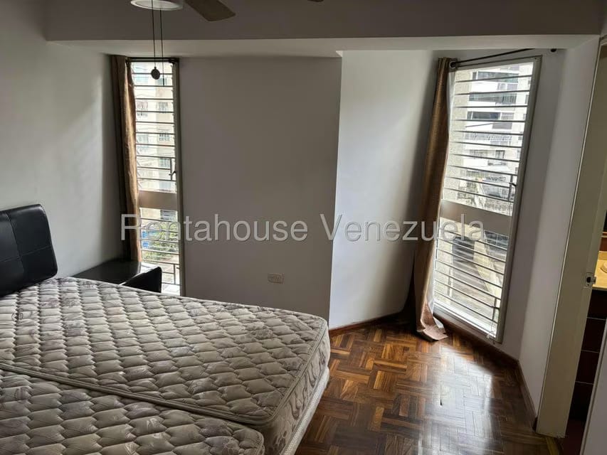 Apartamento (1 Nivel) en Alquiler en Los Palos Grandes, Distrito Metropolitano - 14