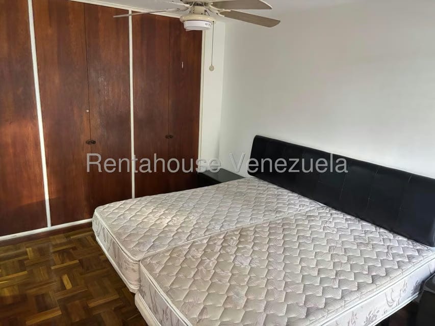 Apartamento (1 Nivel) en Alquiler en Los Palos Grandes, Distrito Metropolitano - 15